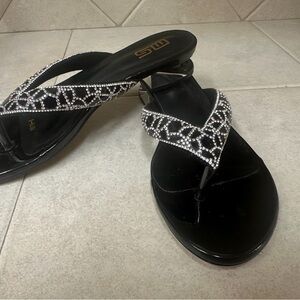 MS Black Thong Sandals with BLING. (Size 6 (38) 🖤🖤♠️♠️